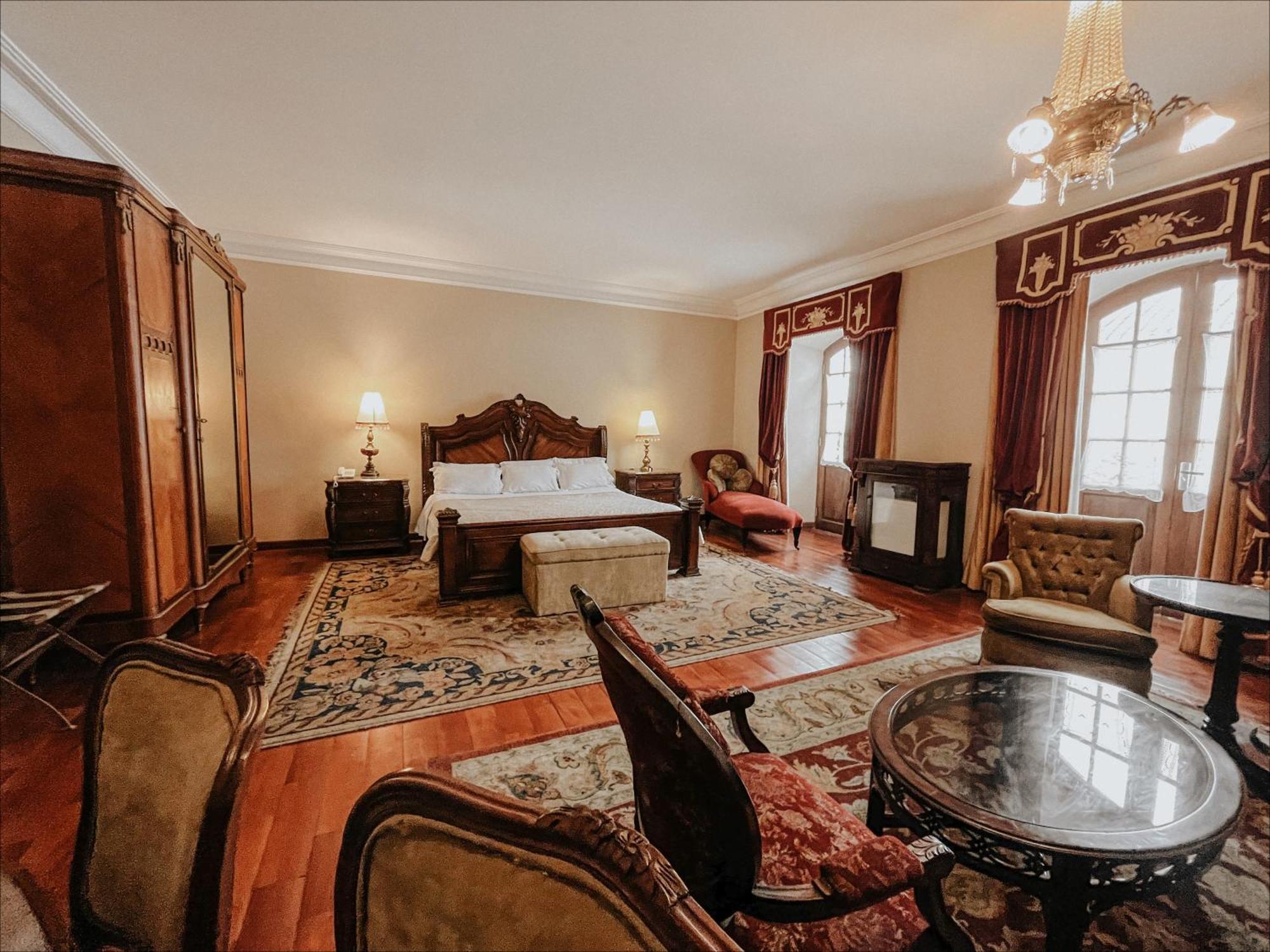 Parador Santa Maria La Real سوكر المظهر الخارجي الصورة