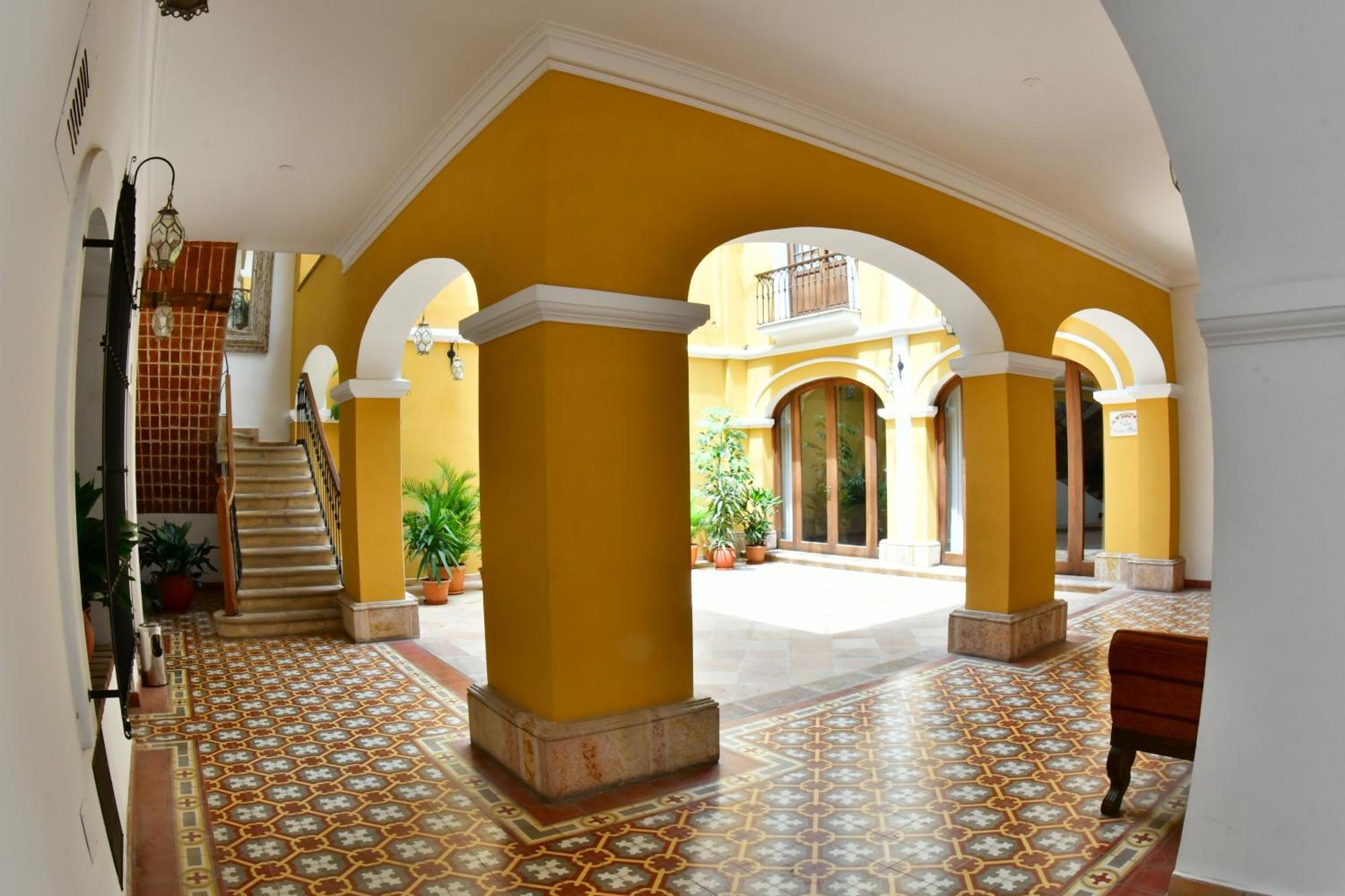 Parador Santa Maria La Real سوكر المظهر الخارجي الصورة