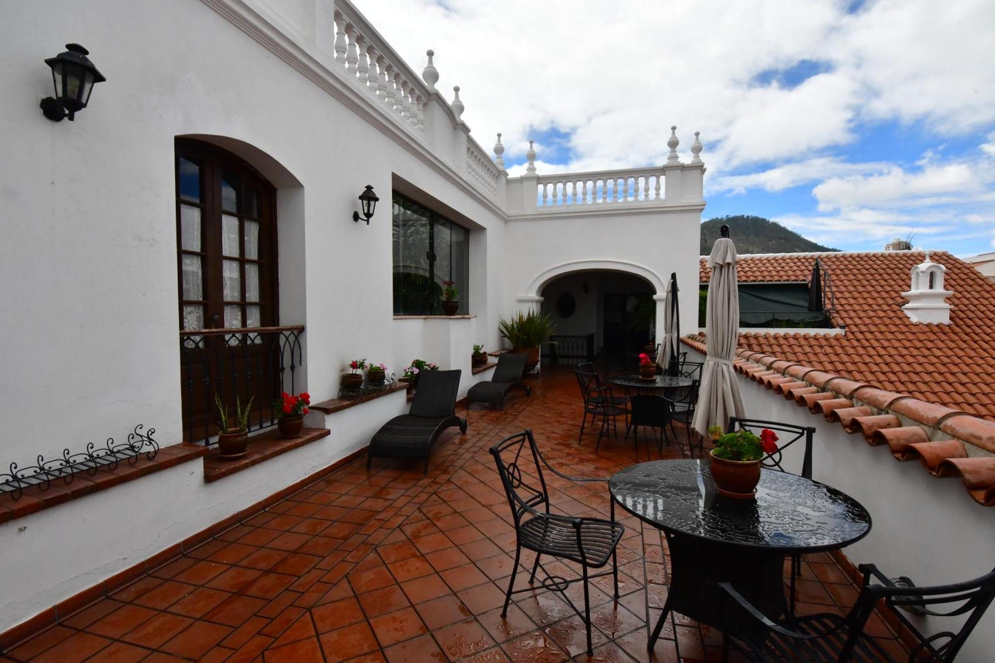 Parador Santa Maria La Real سوكر المظهر الخارجي الصورة
