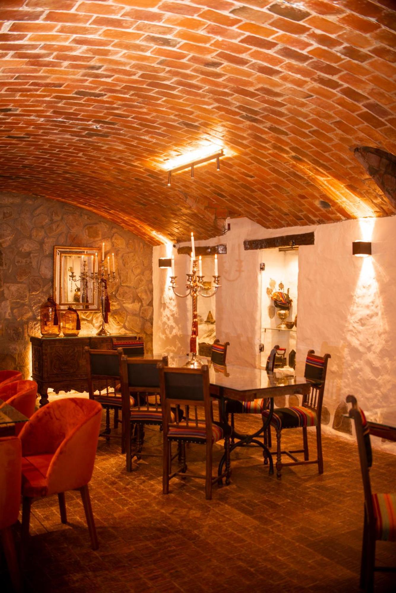 Parador Santa Maria La Real سوكر المظهر الخارجي الصورة