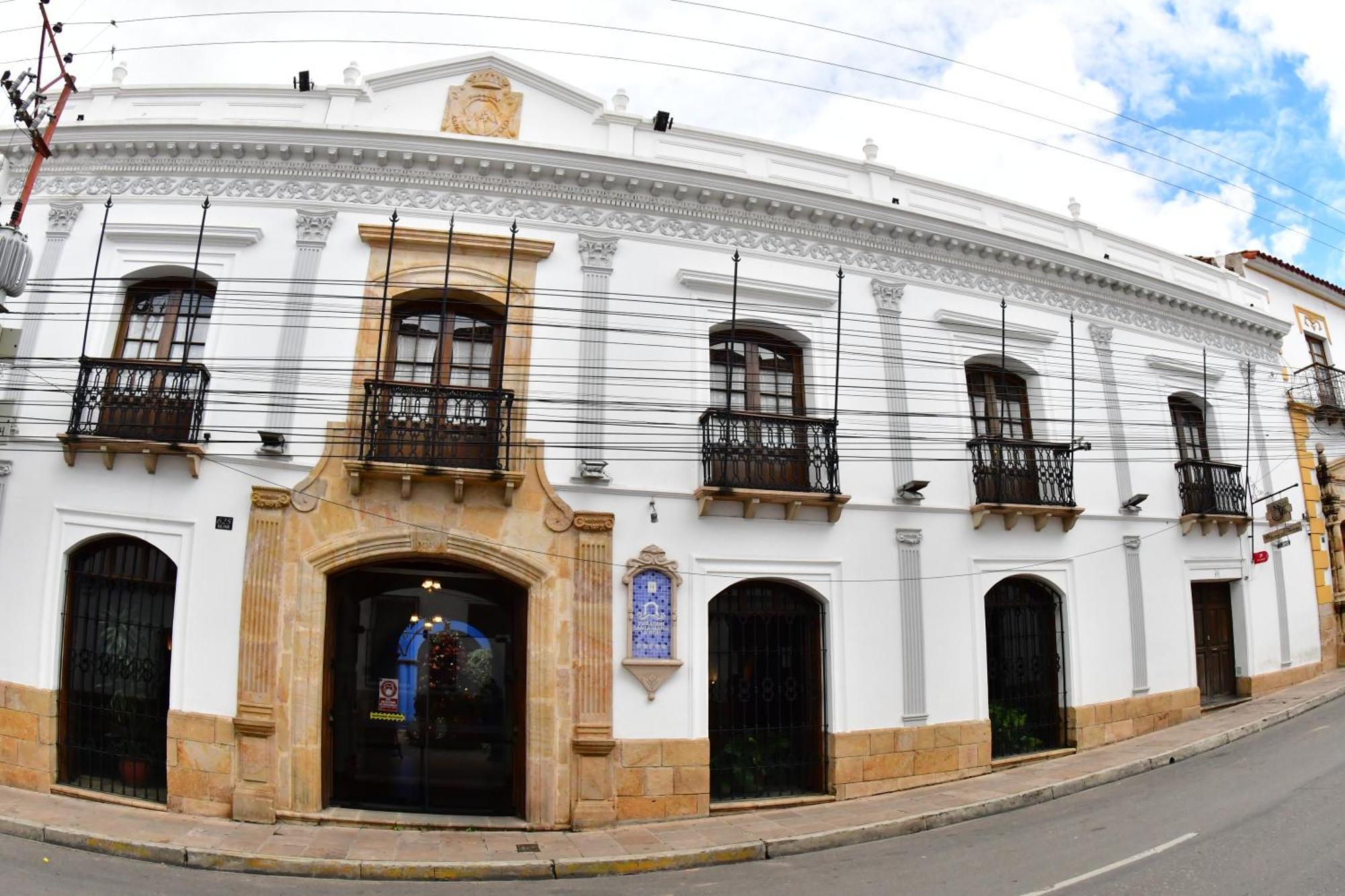 Parador Santa Maria La Real سوكر المظهر الخارجي الصورة