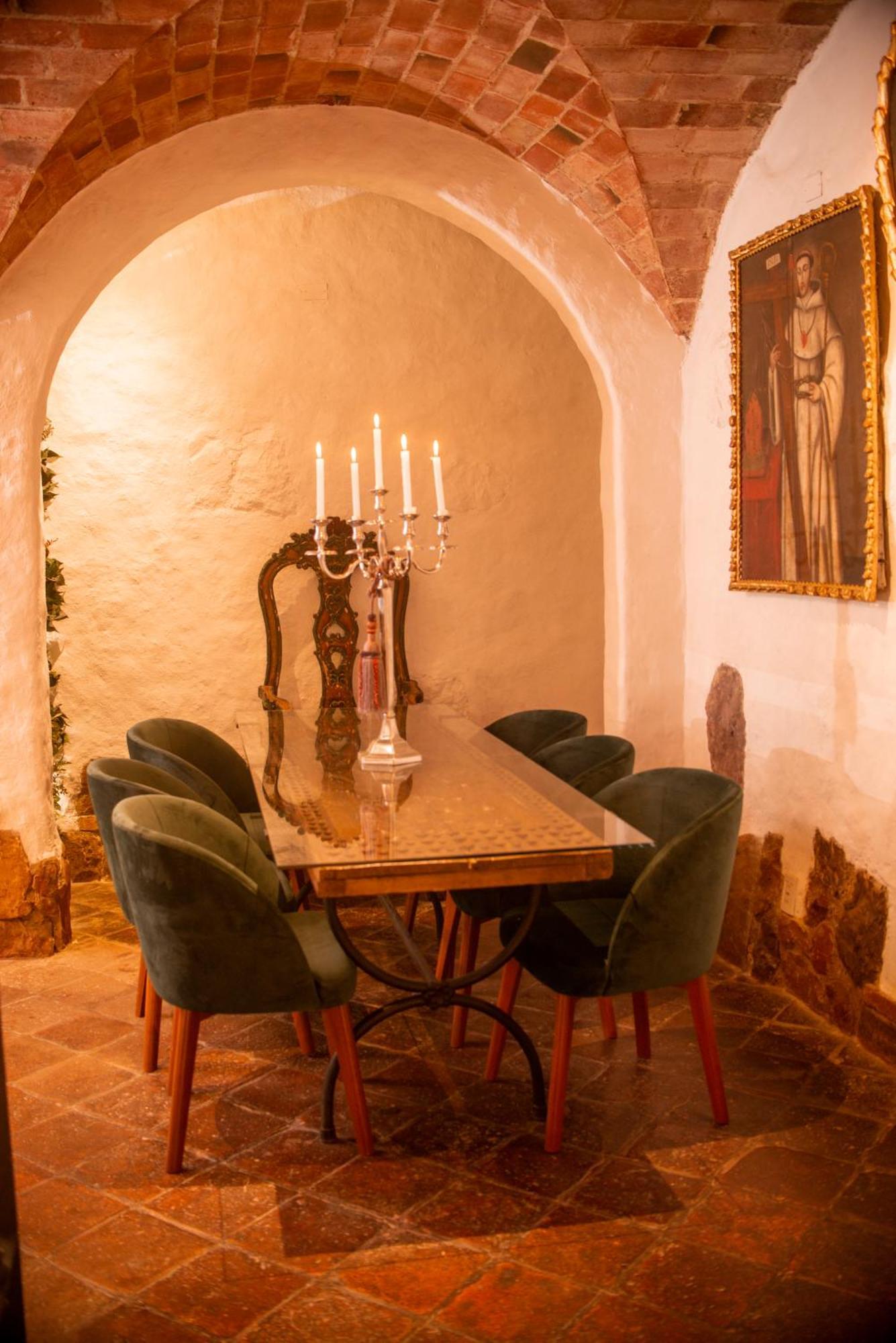 Parador Santa Maria La Real سوكر المظهر الخارجي الصورة