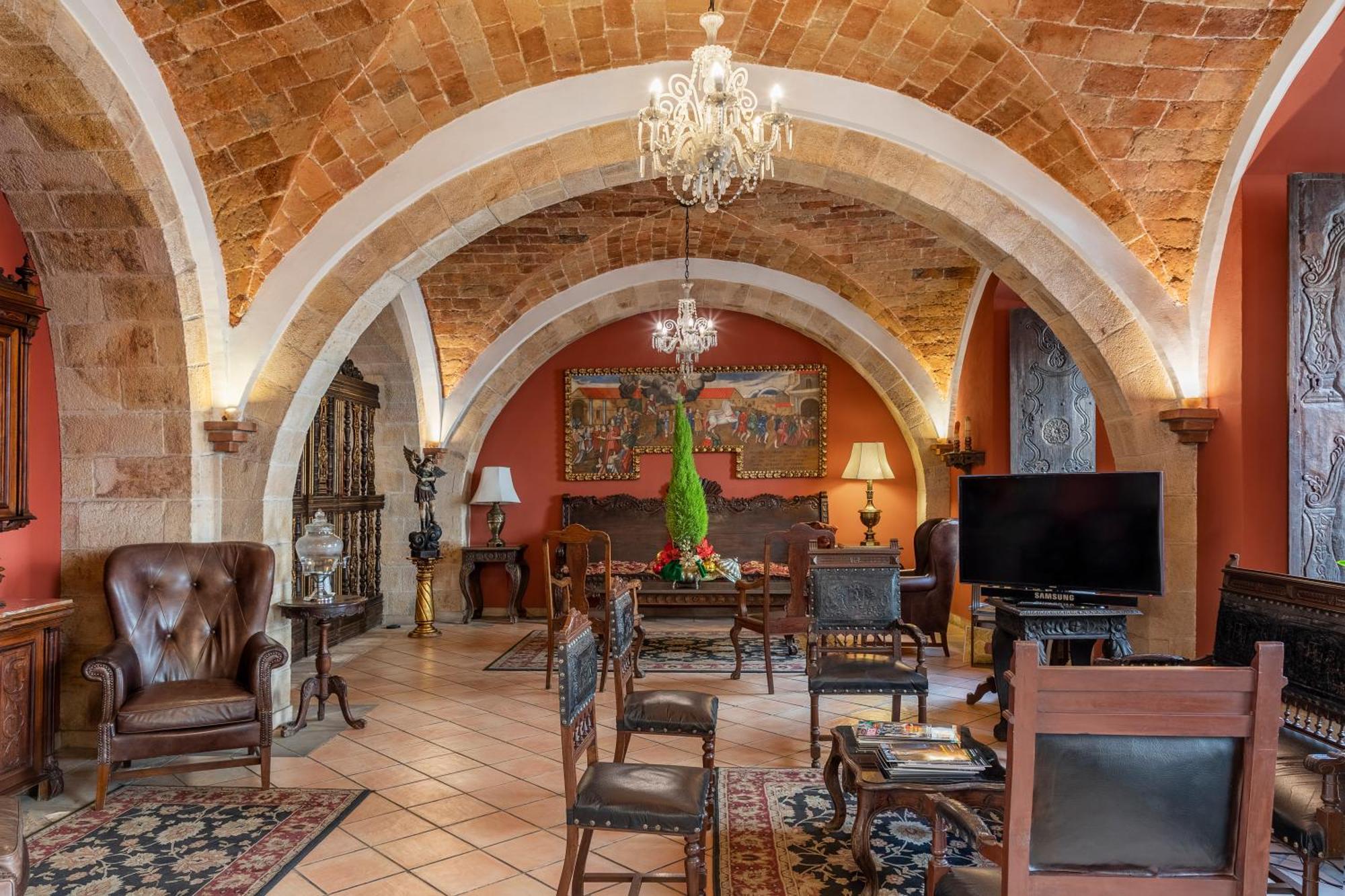 Parador Santa Maria La Real سوكر المظهر الخارجي الصورة