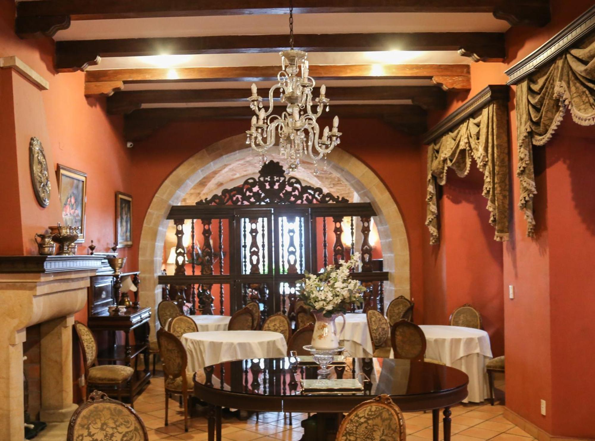 Parador Santa Maria La Real سوكر المظهر الخارجي الصورة