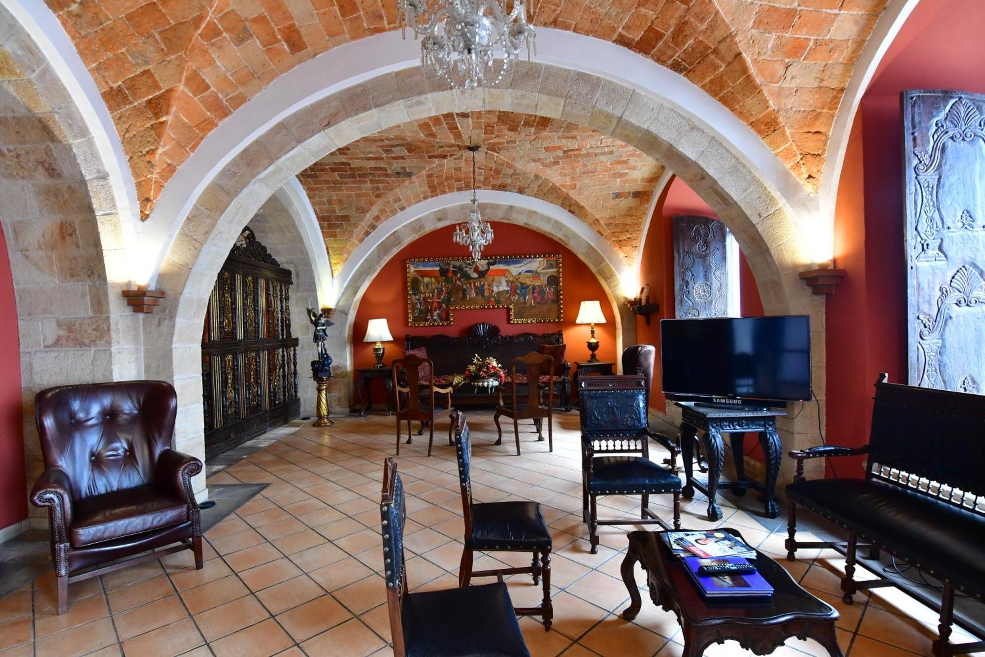 Parador Santa Maria La Real سوكر المظهر الخارجي الصورة